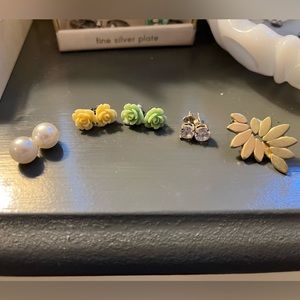 5 pairs of earrings